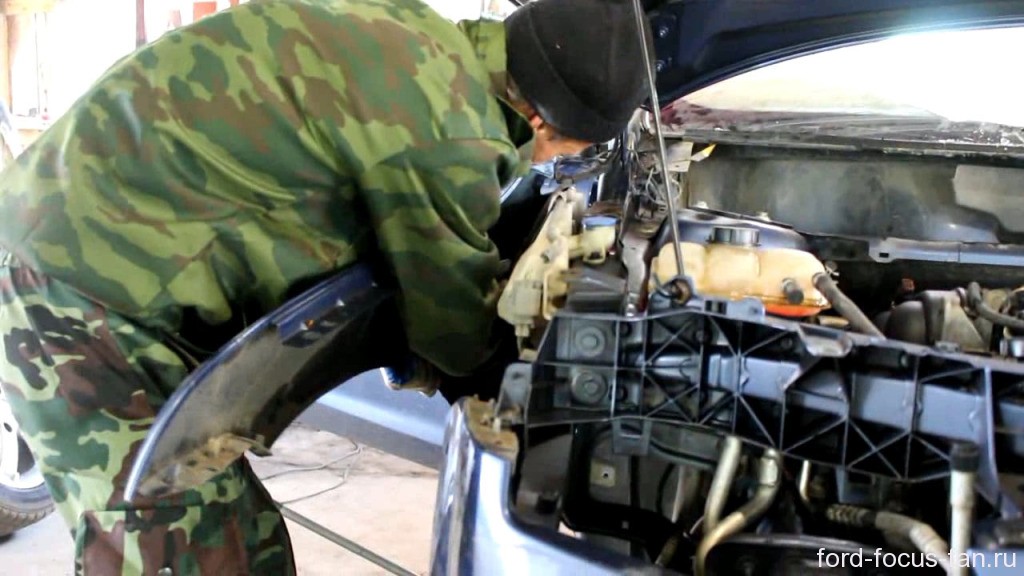 Открутит крыло переднее