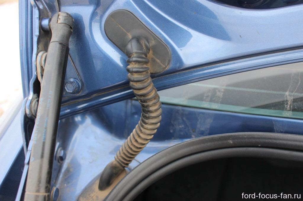 не открывается багажник форд фокус