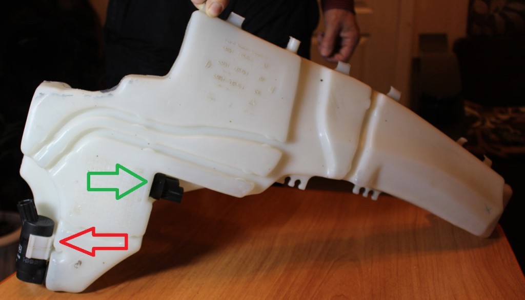 Бачок и моторчик стеклоомывателя форд фокус 2