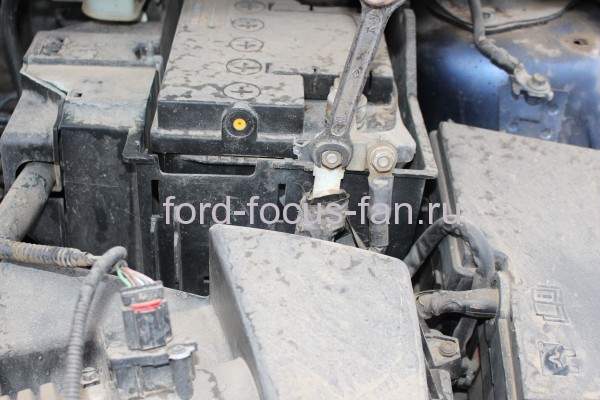 Аккумулятор как отсоединить силовой провод